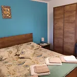 Leona Apartment