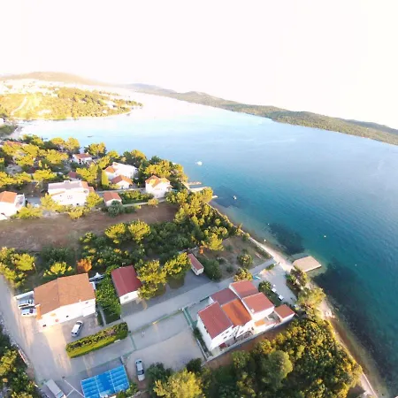 Vila Leona