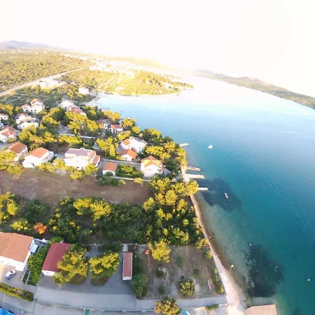 Vila Leona Pirovac