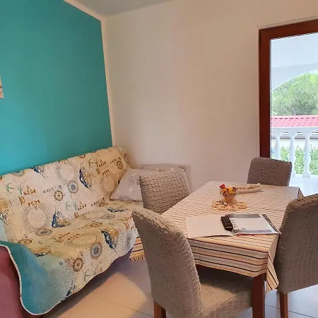 Vila Leona Apartment Pirovac