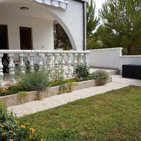 Vila Leona Pirovac