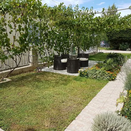 Vila Leona Apartment