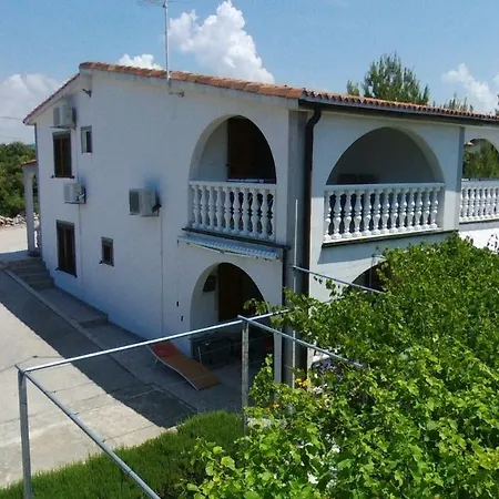 Vila Leona Apartment Pirovac