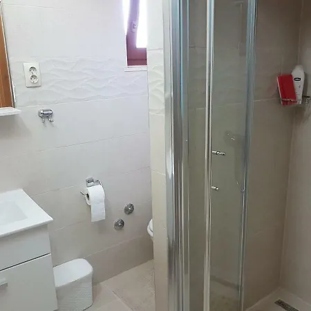 Leona Apartment *