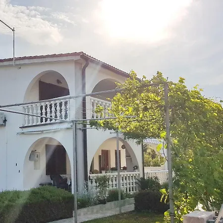 Vila Leona