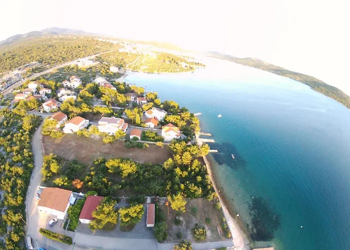 Leona بيروفاتش