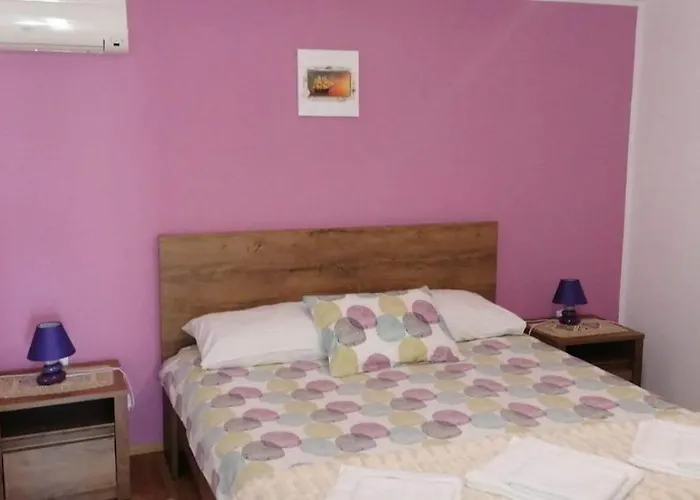 Leona بيروفاتش