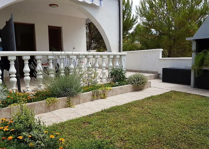 Leona بيروفاتش