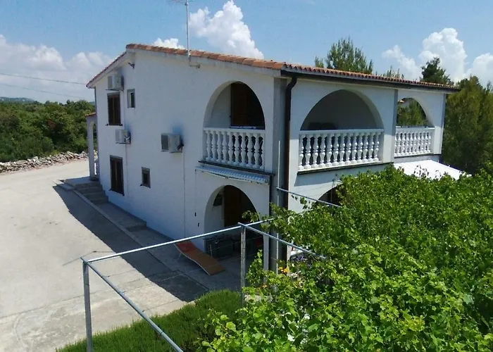 Leona شقة بيروفاتش